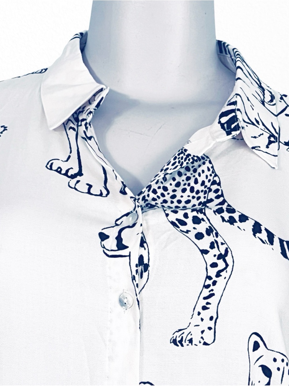 Big Cat Jungle Cat Graphic Print Button Down Shirt White + Black SZ M - Picture 3 of 10